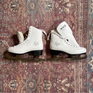 CCM size 7 Classic White Champion Deluxe Figure Skates SP edition
